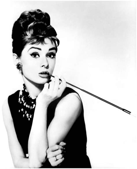 Audrey Hepburn Azintruder