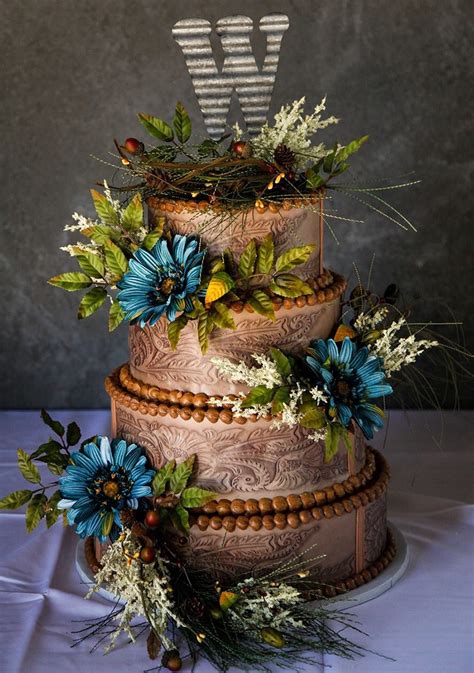 Hand tooled leather look on buttercream frosting. | Western themed