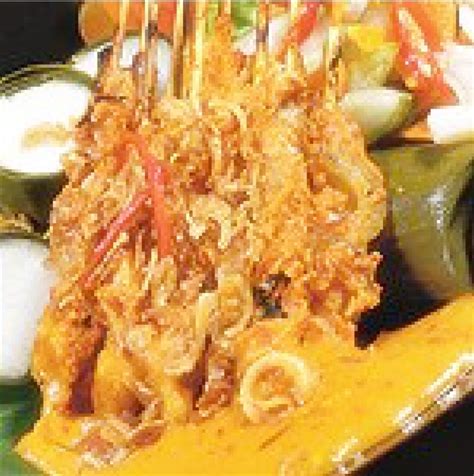 Masukkan bumbu halus, daun jeruk, daun salam, jahe dan serai. Masakan dan Makanan Khas Melayu Riau | Kris Hadiawan