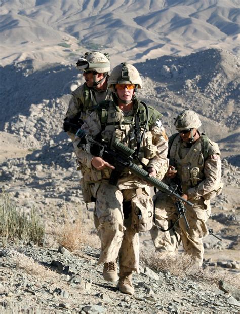 British royal marines during a clearance in helmand province; 12 Évènements militaires qui ont formé le Canada - La ...