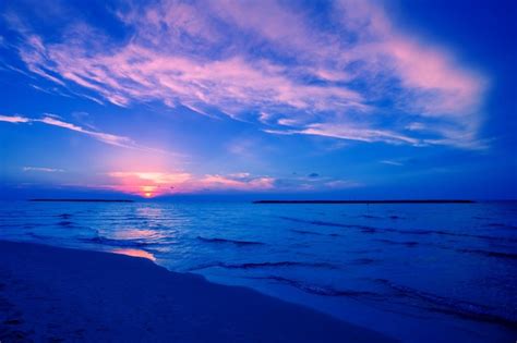 Premium Photo Early Morning Sunrise Over Sea Blue Pink Beautiful