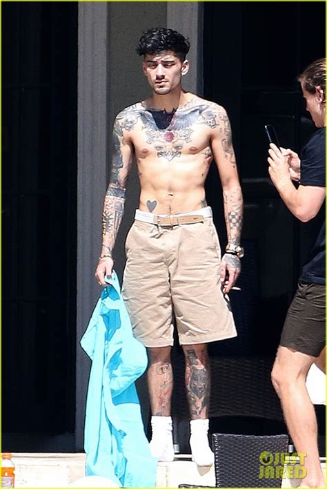 zayn malik goes shirtless while hanging poolside in miami photo 4040830 shirtless pictures