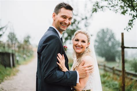 «ja, wir sind überglücklich!», sagt gut zu nau. Verena und Tobias | Gut Kaltenbrunn | Elegante Hochzeit am ...