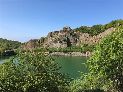 Landschaftlich zeigt sich die insel mit feinen sandstränden, steilen klippen, wald und feldern sehr abwechslungsreich. Billeder fra Opalsøen på Hammerknuden - Bornholms ...