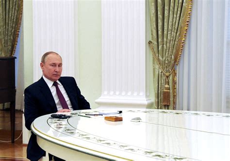 putin doesn t fear a coup by oligarchs but he should fear his fellow spies the washington post