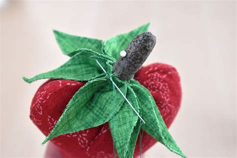 Strawberry Pincushion Tutorial By Erika Mulvenna 1620 X 1080 49 Weallsew