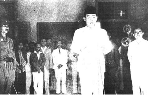 Pidato Bung Karno Menjelang Proklamasi 1945 & Pembacaan ...