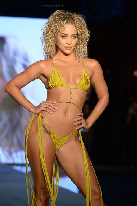 👉 Tittyless Jasmine Sanders Wows At The 2021 Sports Illustrated Swimsuit Runway Show 105 Photos