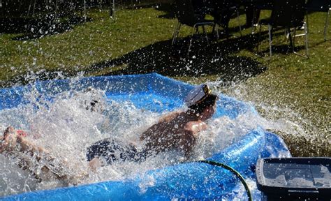 Winnipeg Students Jump In Ice Cold Pool To Help Sick Kids Cbc News