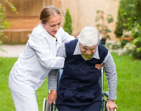 l aide à domicile garantie du bien être quotidien des personnes âgées en situation de handicap