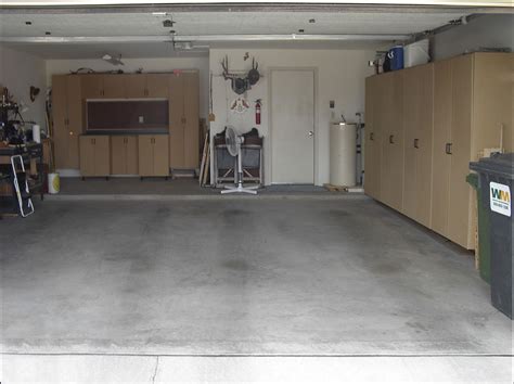 Flammable cabinets safely store paints and other combustibles, reducing the risk of spillage or any other accident from happening. Garage Cabinets: Make Your Garage Look Neater ...
