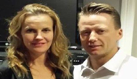 Months of inertia, and a lengthy sunday conversation gets it done. Nicole Gulutzan NHL Glen Gulutzan's Wife (Bio, Wiki)