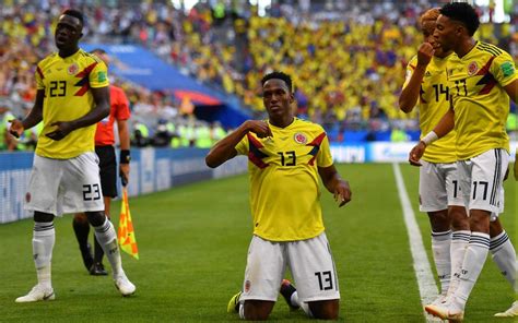 Colombia's yerry mina is one of the most exciting defensive prospects that the south american country has produced in years and is rapidly becoming an mina's athleticism, aerial threat and technical ability on the ball saw him immediately impress in the colombian capital, making 52 appearances for. Yerry Mina Colombia Wallpapers - Wallpaper Cave