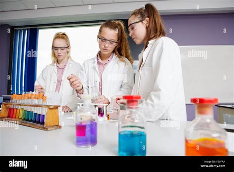 High School Students Chemistry Lab Hi Res Stock Photography And Images