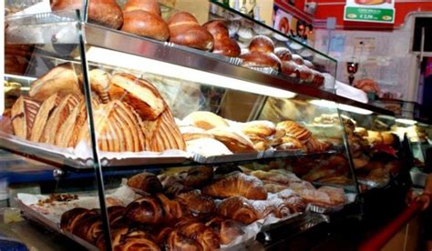 L'amante in città (1980) · spaghetti a mezzanotte (1981) · cornetti alla crema (1981) · ricchi, ricchissimi. Cornetteria Di Notte - Info - Lecce, Lecce- Cornetteria Di ...