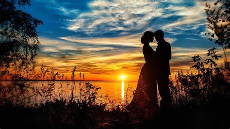 Romantic Love On The Beach Gold Sunset Lake Handsome Couple Loving Wallpaper Hd For Mobile