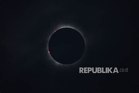 Ketika terjadi gerhana matahari atau gerhana bulan, islam mensyariatkan shalat gerhana. Kapan Gerhana Matahari Total Terjadi Lagi? | Republika Online