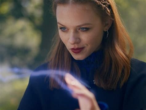 I made some gifs of sadie as beatrix in fate: Qual fada você seria na série Fate: a saga winx? | Quizur