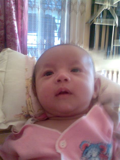 Dunia Anak: Hal-hal Yang Bisa Dilakukan Bayi Anda Pada Usia 3 Bulan