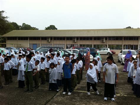 Sekolah Rendah Lumapas Brunei Iv Menyanyikan Lagu Kebangsaan