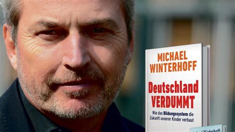 Was als gesundheitskrise begann, entwickelte sich bald zu einer pandemie mit schwerwiegenden auswirkungen auf die wirtschaft und den arbeitsmarkt weltweit. Boyens Medien: Deutschland verdummt: Autor Dr. Michael ...