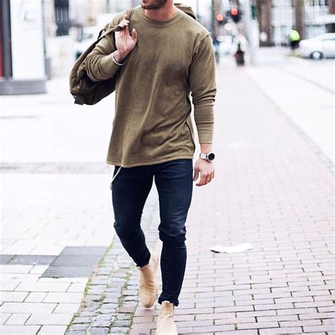 Conceived by queen elizabeth's shoemaker, he named a light colored suede chelsea boot can add timeless style to any outfit. sweater & chelsea boots #men #style (mit Bildern ...