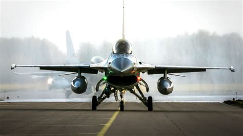 what is the f 16 fighter jet and why does ukraine want it the new york times