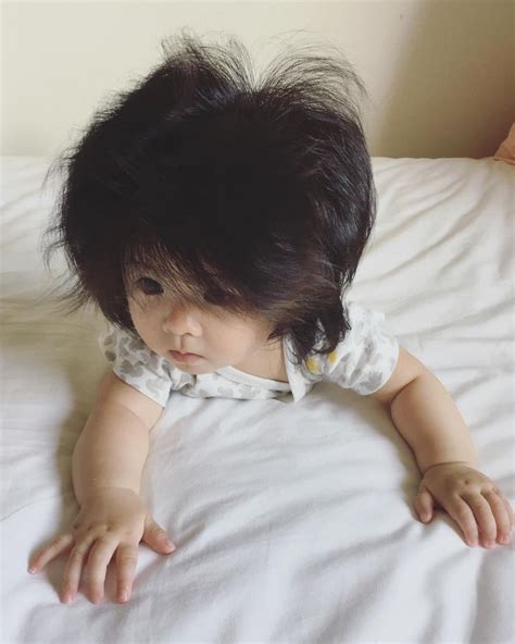 criança japonesa de 7 meses é o novo bebê cabeludo queridinho das redes sociais