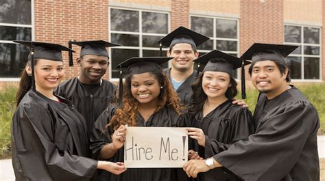 5 Things To Consider When Hiring College Seniors For Post Grad