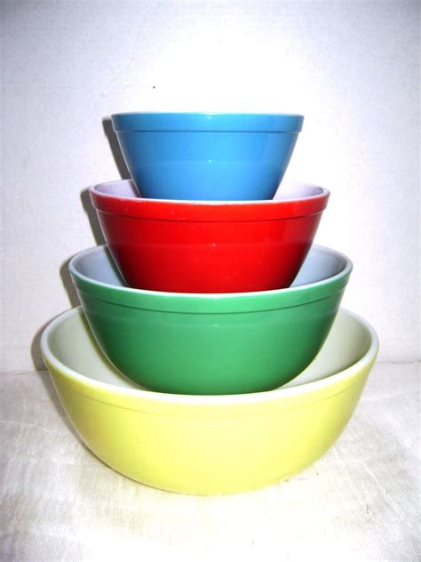 Vintage Pyrex Nesting Mixing Bowls 4 Color Complete Set Etsy