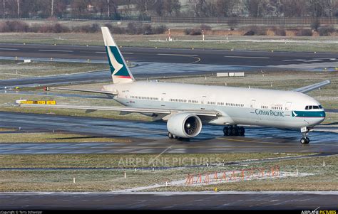 B Kpi Cathay Pacific Boeing 777 300er At Zurich Photo Id 1154311