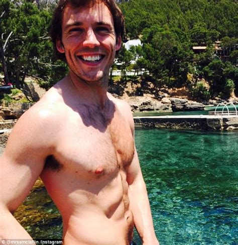 Sam Claflin Opens Up About Hollywoods Body Pressures Daily Mail Online