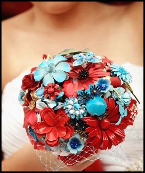 It's easily bent, cut down or pull out as you need. 40 Unique And Non-Traditional Wedding Bouquets - Weddingomania