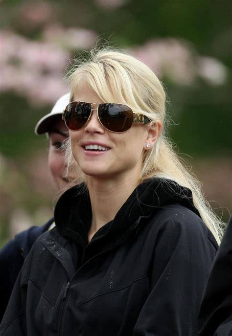 People Elin Nordegren Reported Selling Jewelry Tiger Gave Her The