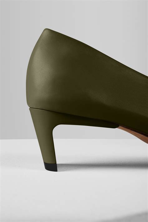 Gray Matters Clara Pumps Verde Oliva Womens Designer Shoes