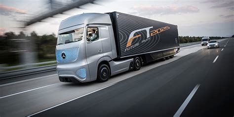 Linarrestabile Corsa Alla Guida Autonoma Di Daimler Trucks Camion E