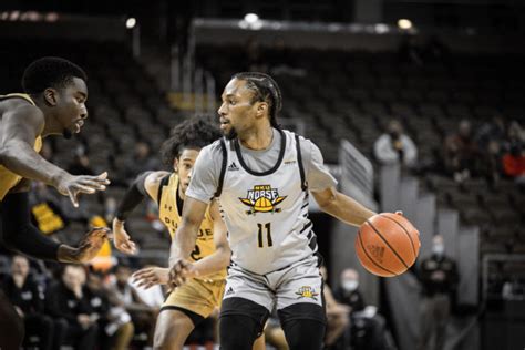 The Northerner Second Half Surge Strong Defense Push Mens Basketball Over Purdue Fort Wayne