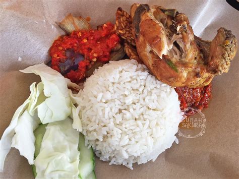 Ayam goreng kuning recipe (indonesian turmeric fried chicken). Nasi Ayam Penyet Viral @ Arked MARA, Sungai Segget, Johor ...
