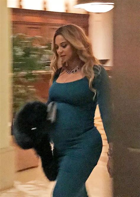 Pregnant Beyonce Flaunts Her Baby Bump After Pre Oscars Party With