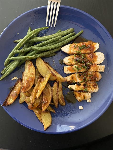 Chicken Au Poivre With Potatoes And Green Beans Rhellofresh