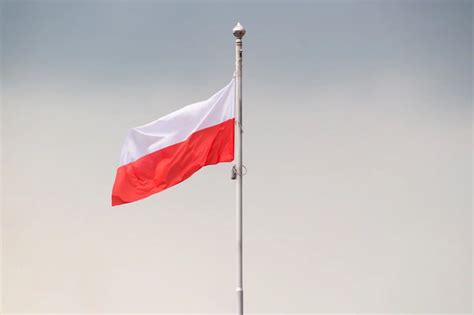 Hymn Polski Pe Ny Tekst S Owa Mazurka D Browskiego Pozna Super Express