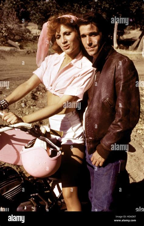 Happy Days Roz Kelly Henry Winkler 1974 1984 As Pinky Tuscadero And