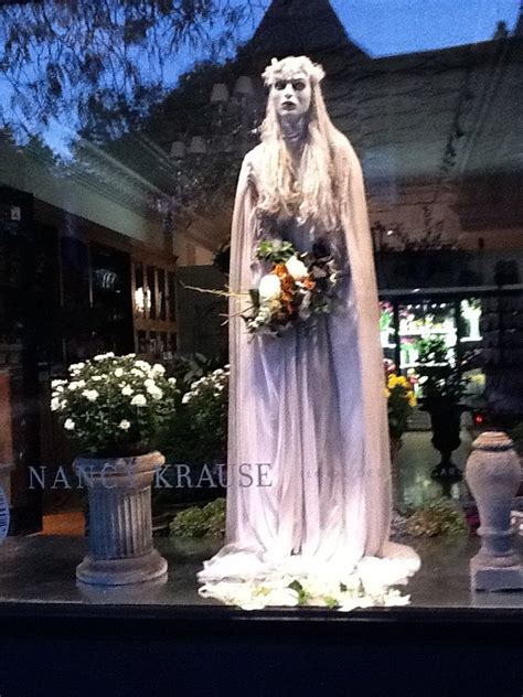 21 Amazing Halloween Window Displays Mannequin Mall