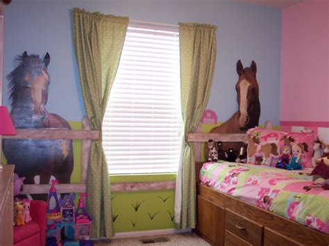 My Daughters Horse Themed Pink And Green Bedroom Fence Posts Horse