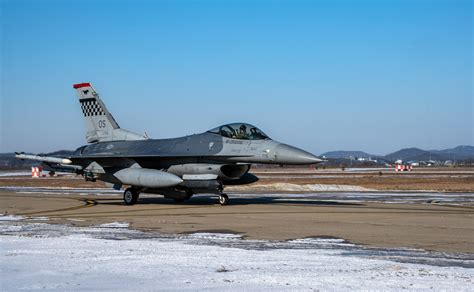 Osans F 16s Take Off For Training 7th Air Force News