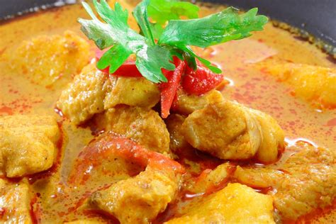 A dragon is a large, serpentine legendary creature that appears in the folklore of many cultures around the world. RESEP KARI AYAM KUAH PEDAS GURIH MENGGUGAH SELERA MAKAN