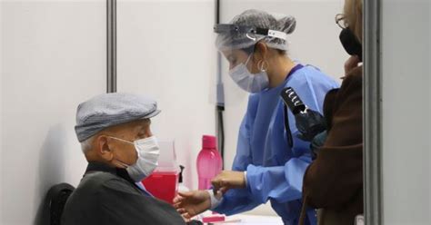 2.902 son mujeres y 1.754, hombres.además, a 511 residentes en geriátricos también les aplicaron la primera dosis. Vacunación COVID CABA: comienza la inscripción para los ...