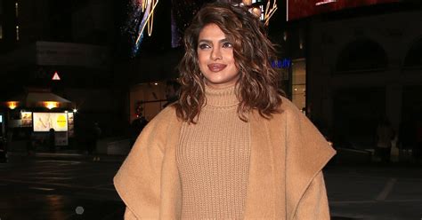 Priyanka Chopras V Cut French Manicure See Photos Popsugar Beauty