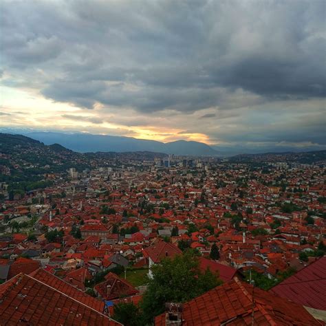 Crvena tabija - savršen pogled na Sarajevo - Furaj.ba ...