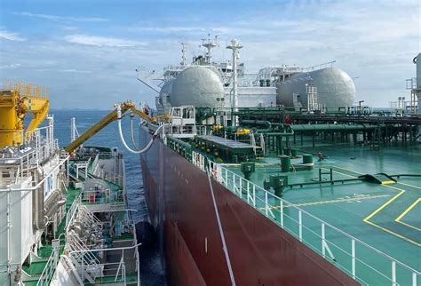 Singapore Marks First Sts Bunkering Of An Lng Fuelled